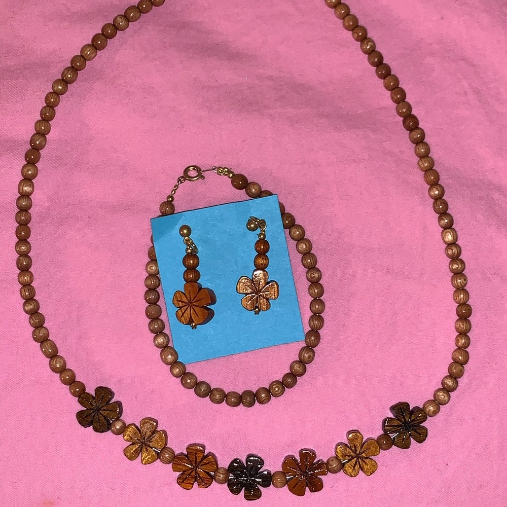 Hawaiian wooden flower jewelry set
